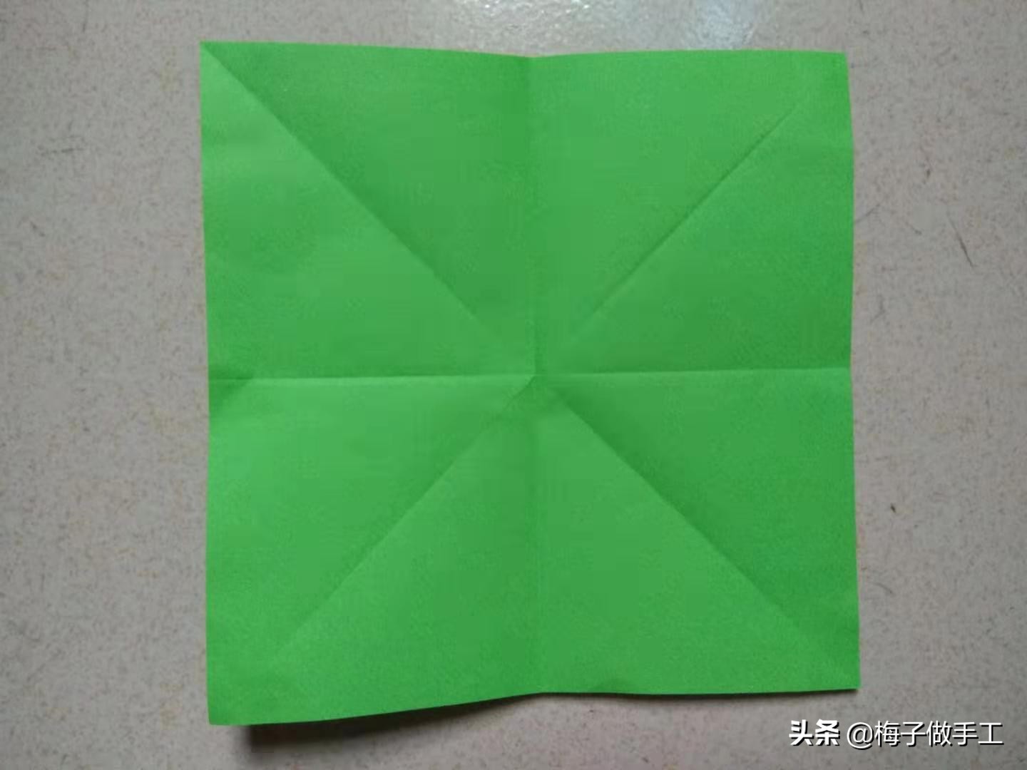 儿童折纸圣诞树的做法,儿童折纸圣诞树的折法