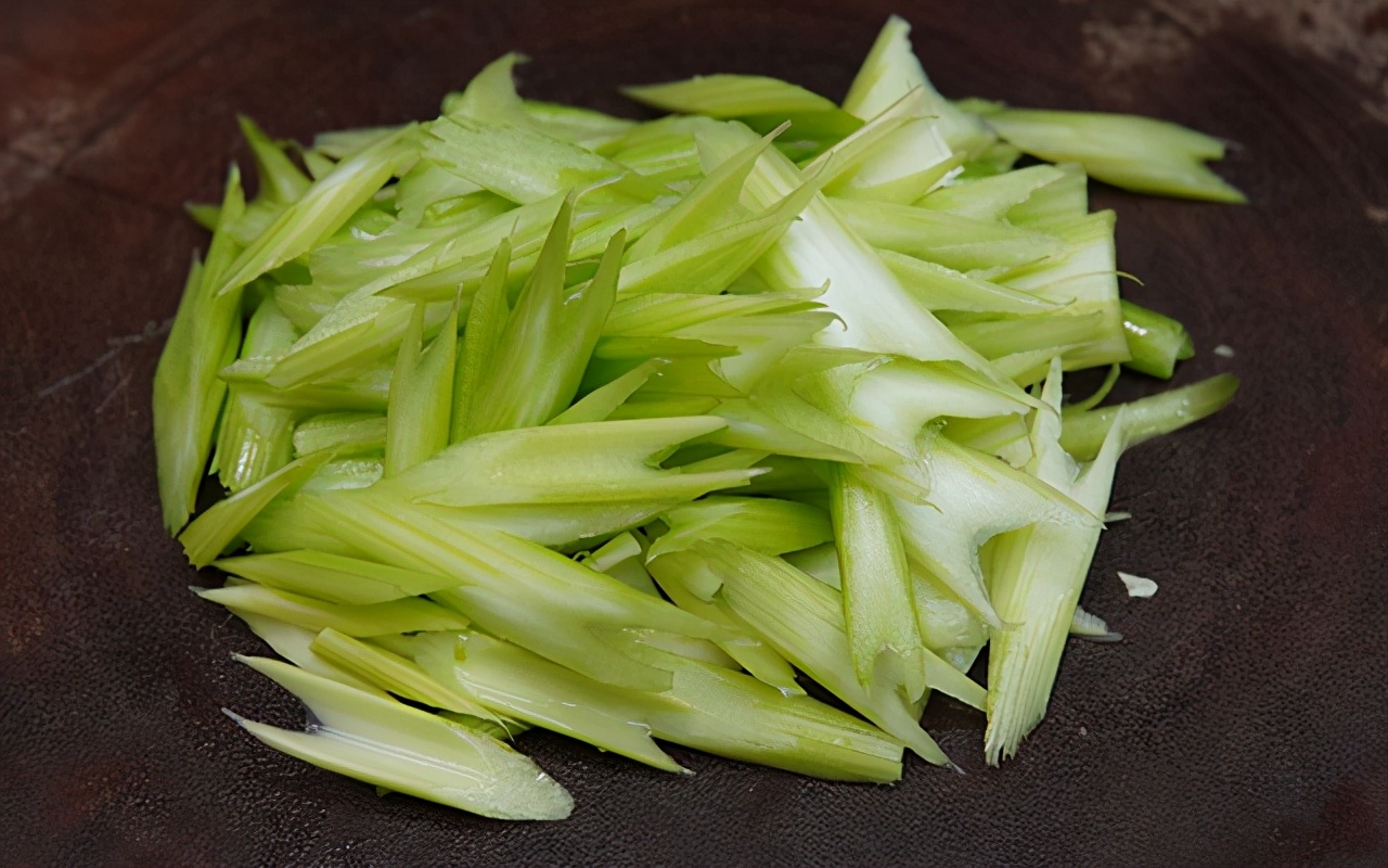 干百合做西芹百合要泡发吗,西芹炒百合百合为什么有点苦