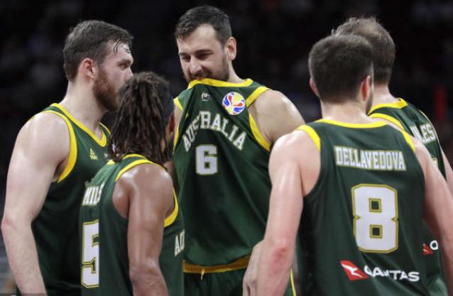 差距尽显！斯科拉暖心回复每个记者问题，球迷：某人赛后大骂离场