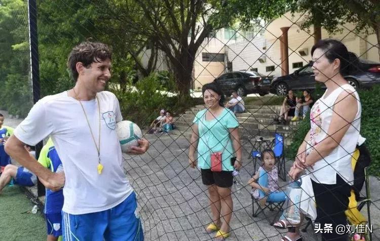 长着外国脸,长着中国脸的外国足球运动员