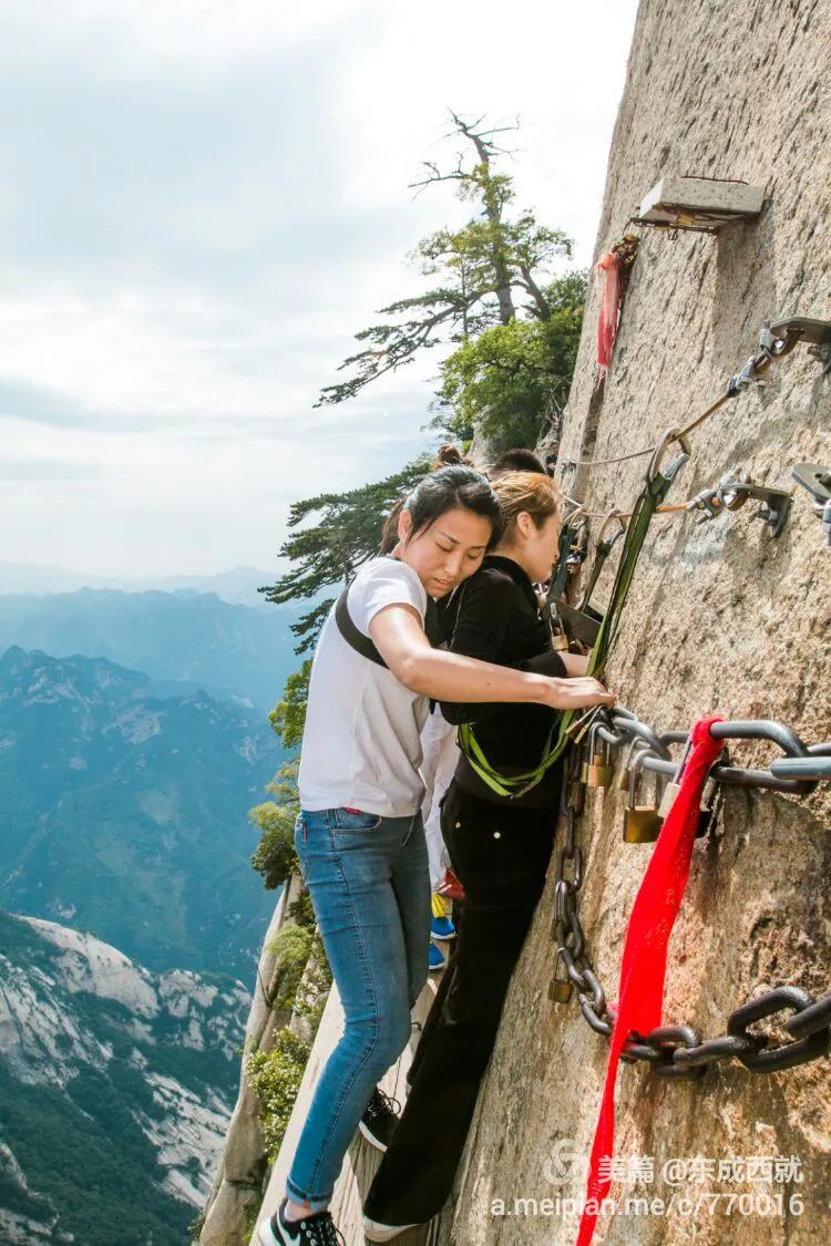 恐怖悬崖栈道挑战,挑战最恐怖玻璃栈道