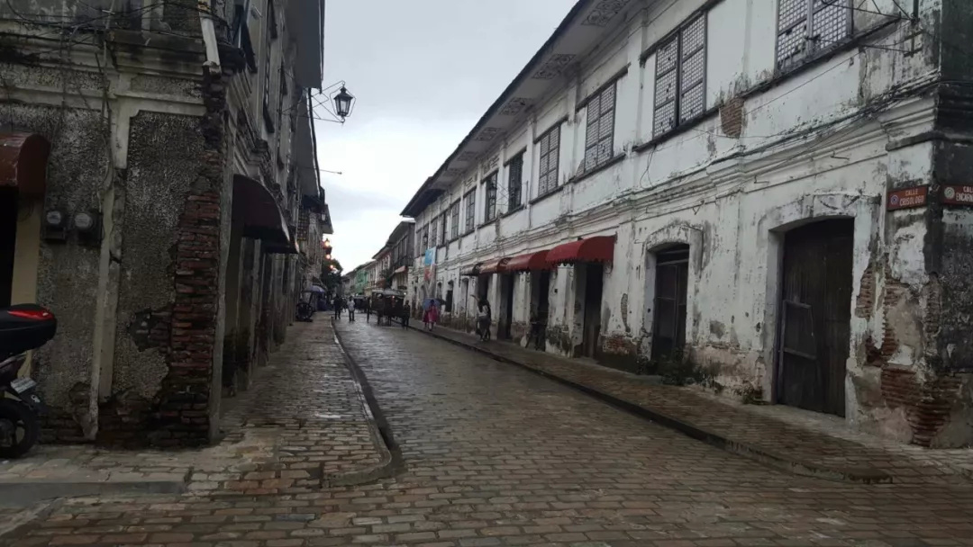 菲律宾人说英文,菲律宾人都会说英语吗