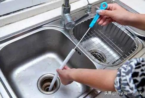 水槽堵住一个小技巧解决,水槽堵塞疏通的最好办法