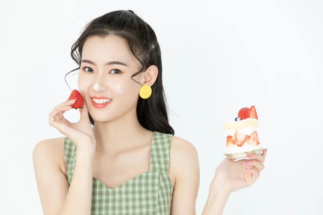 皮肤暗黄无光泽怎么美白,天生皮肤发黄如何美白