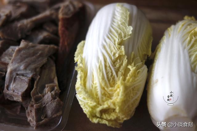 电砂锅炖骨头汤的正确做法,砂锅奶白骨头玉米汤