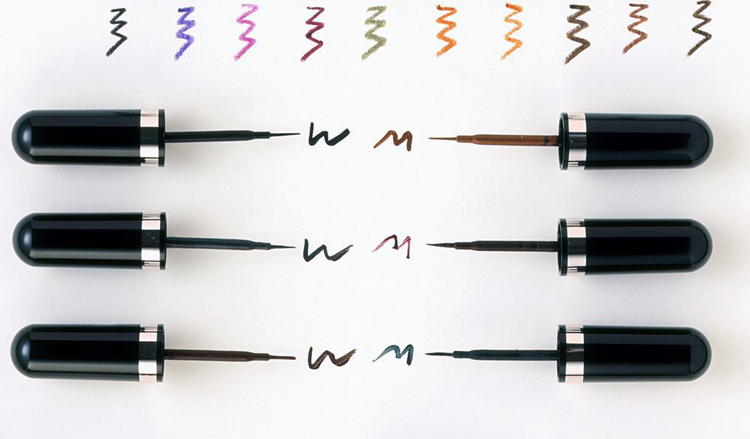 挑对眼线液，魅力电眼一触即成