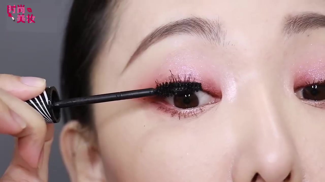 美妆视频教程亮闪闪粉色妆容,美妆教程简单又好看