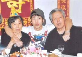 与家人反目成仇的五位明星,被父母抛弃的五位明星