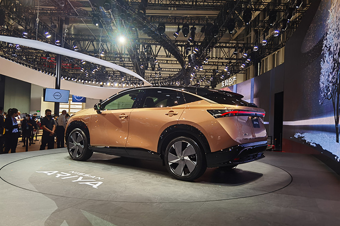 吉利星瑞和高尔夫8哪个更值得买,高尔夫和星瑞