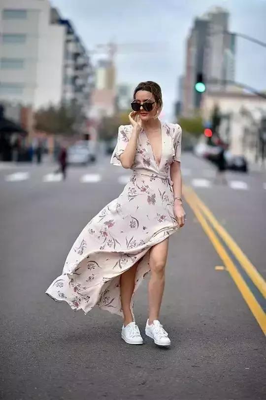 时髦就得穿高跟鞋？！nonono小白鞋也可以