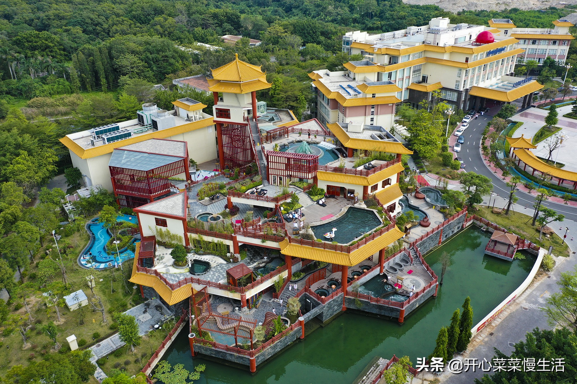 广东潮州有个温泉梯田，被人誉为蓬莱仙境，有粤东第一温泉之称