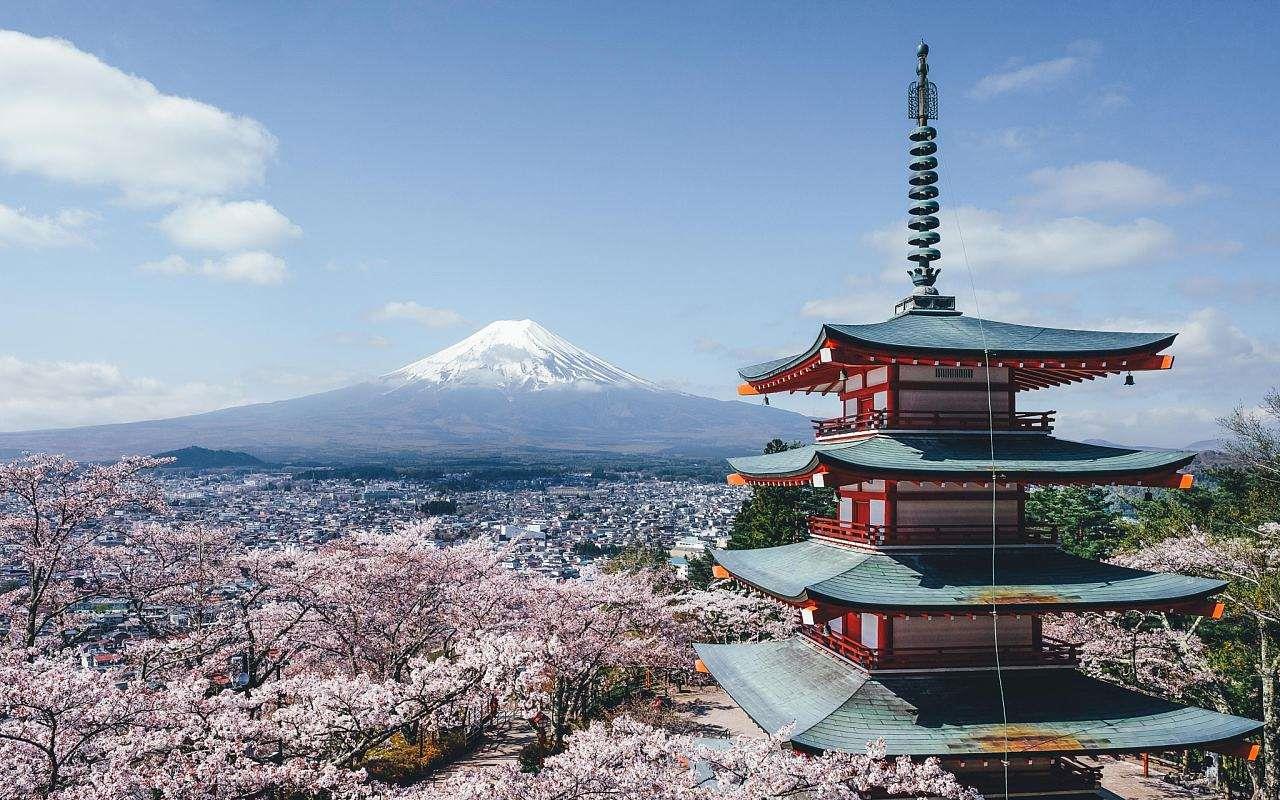 房地产泡沫那么大是谁造成的,房地产泡沫爆发在哪一年