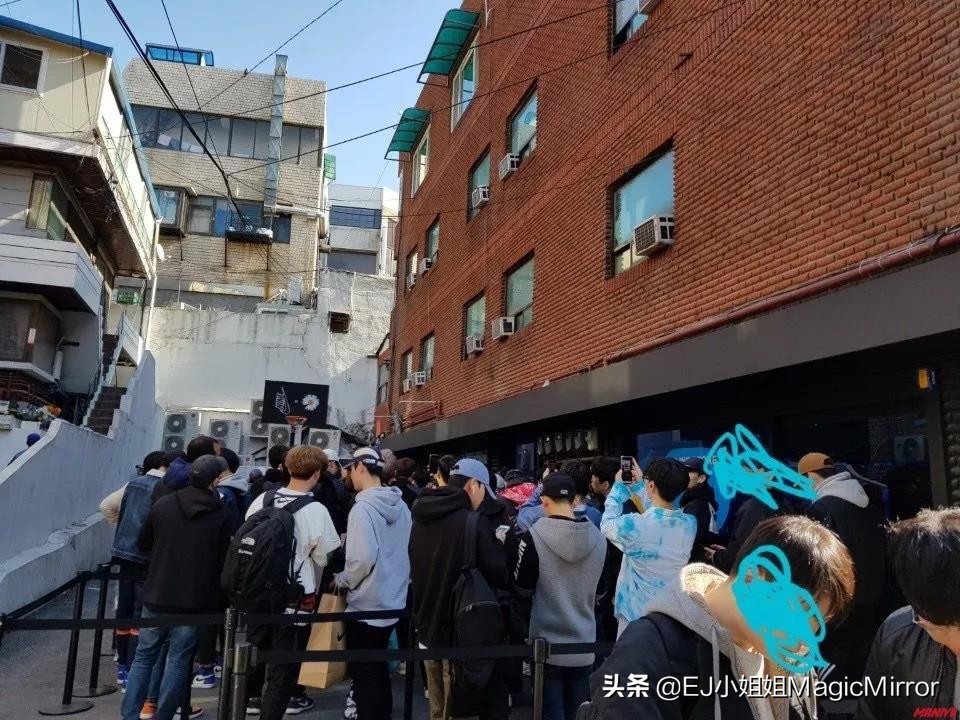 PMOXAF1韩国限定款,白色款提前发售现场爆满