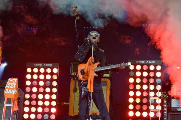 马云退休后平易近人的着装 (马云年轻时期穿搭)