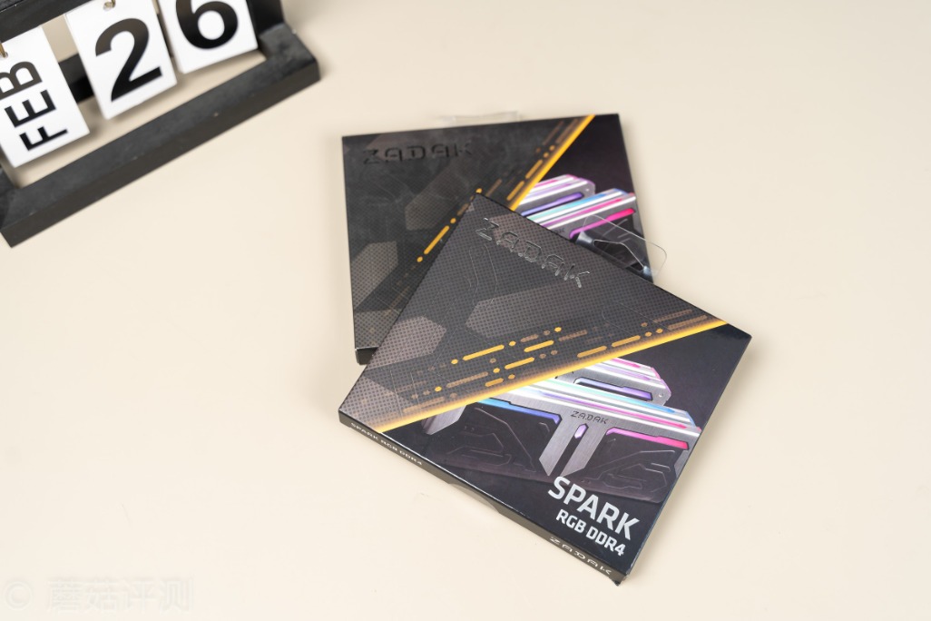 颜值和性能都很能打、扎达克SPARK台式机内存条评测