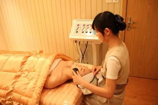 脂肪粒和眼霜有什么关系,眼霜用了长脂肪粒是为什么