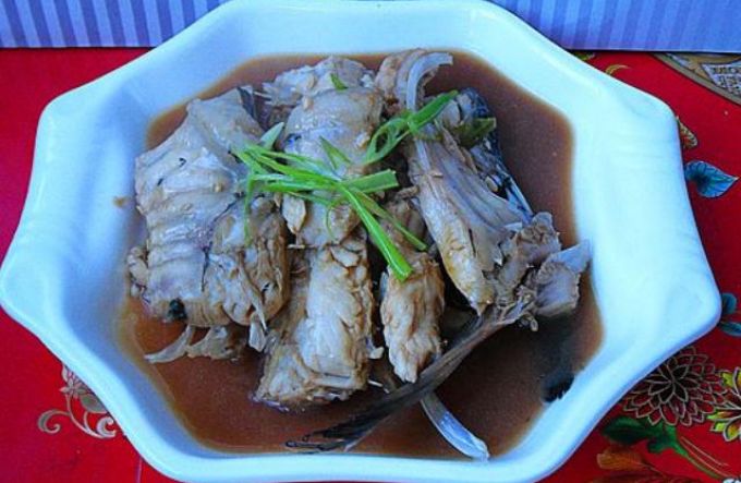 海南酸甜红烧鱼家常做法,菠萝西红柿青椒做酸甜红烧鱼