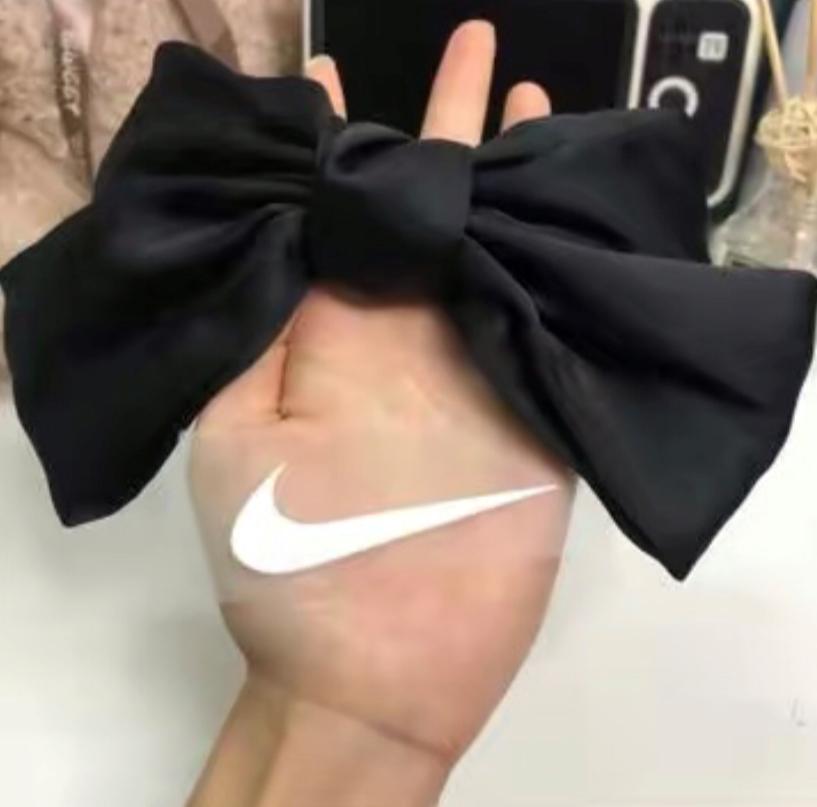 王思聪为什么愿意给女孩花钱,王思聪蝴蝶结多少钱