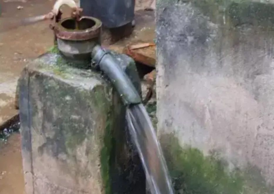 自来水管冻了最好的解决办法,水管外露冻着怎么办