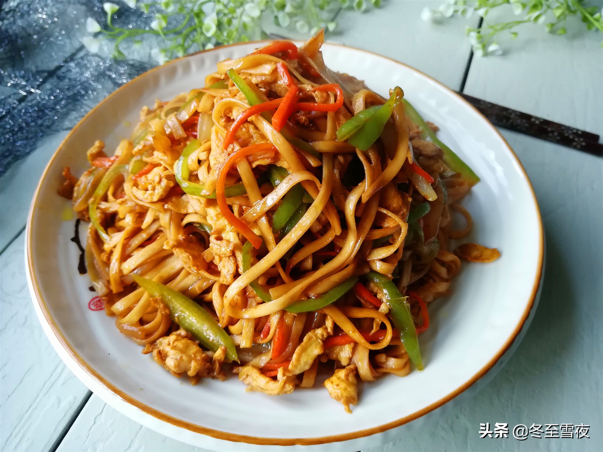 如何做炒面好吃又简单用挂面,在家用挂面做炒面既简单又好吃