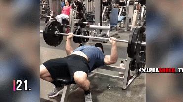 肌肉猛男展示腹肌胸肌,肌肉男八块腹肌和强壮的胸肌