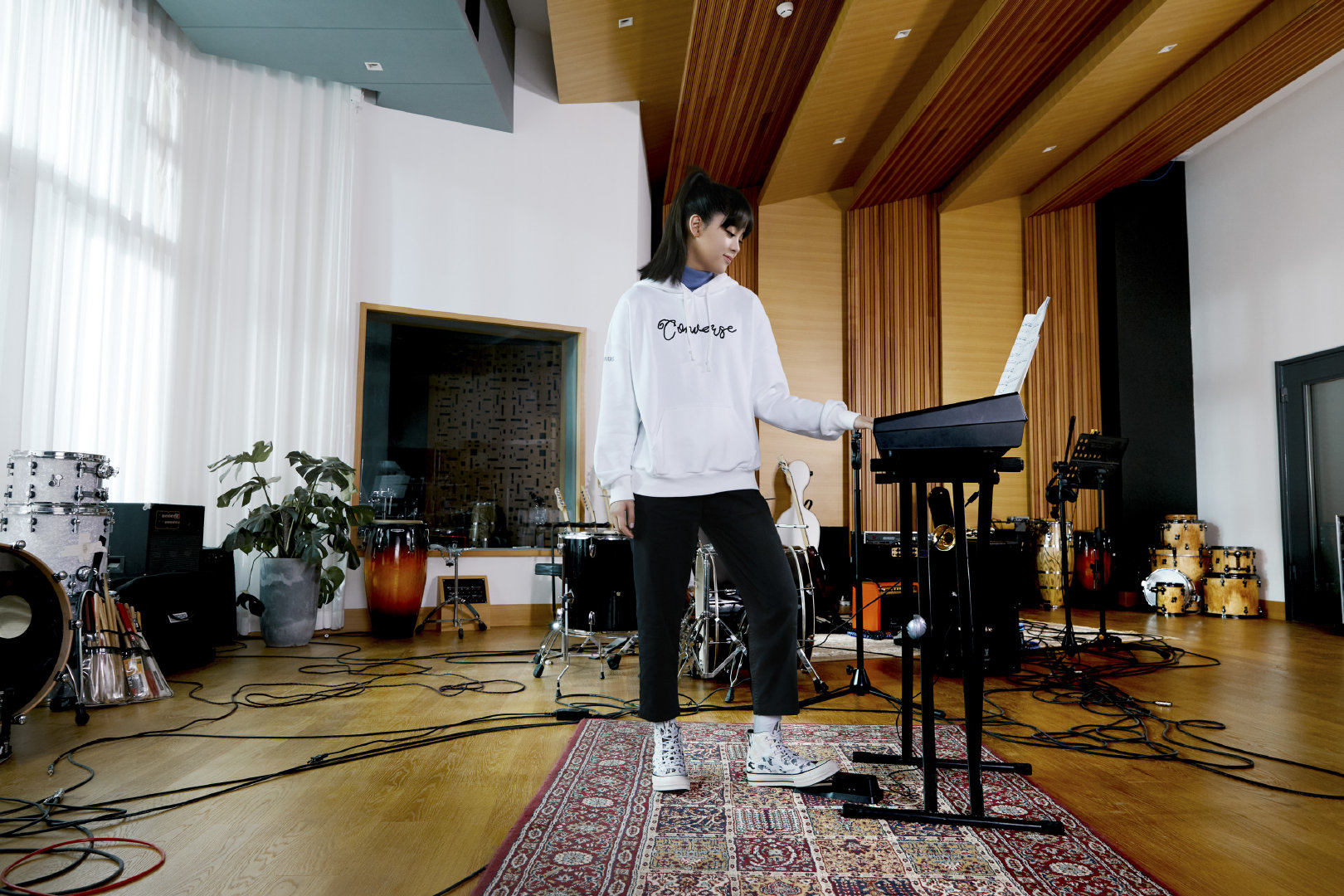 匡威女孩玫红色,匡威女孩欧阳娜娜时尚暴击