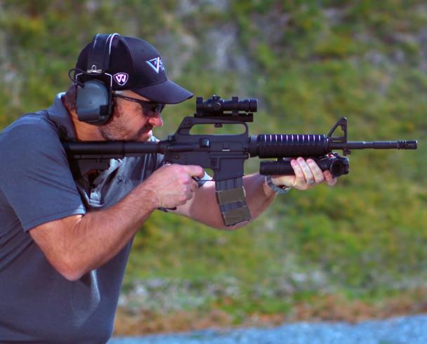 car15步枪是全自动的吗,美国产car15民用步枪