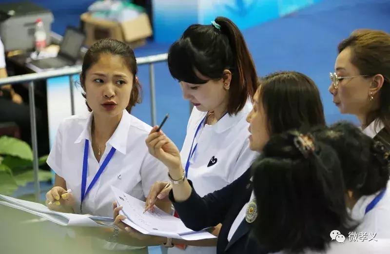 孝义人家门口的艺术体操盛会大赏！近距离感受“地毯上的芭蕾”~~