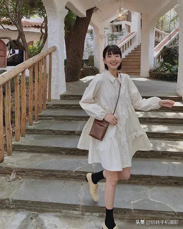 拍照不敢看镜头是自卑吗,拍照不会摆pose这些姿势超好看