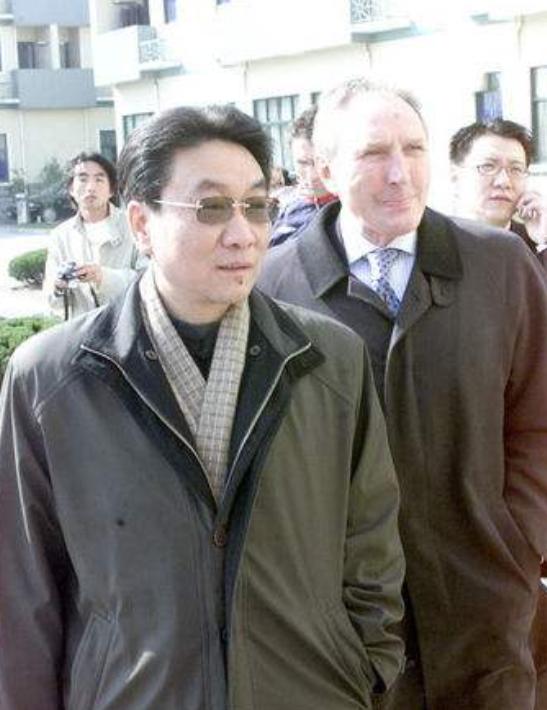 他卸任中超俱乐部老总后任教复旦大学,因操纵比赛被禁足五年