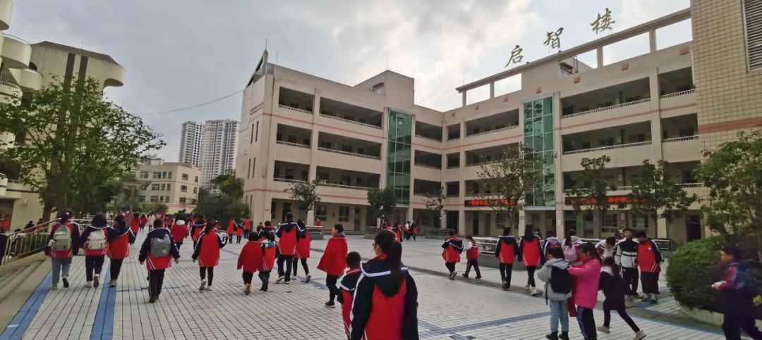 立德树人教书育人优秀青年教师,立德树人担使命躬耕教坛守初心