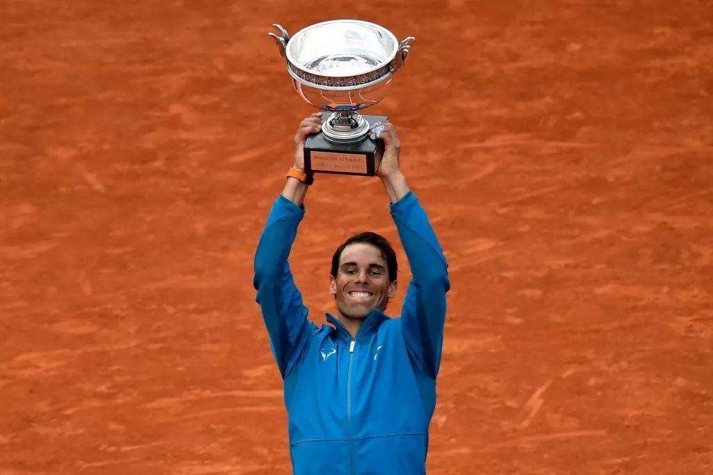 天骄红土网球场，优雅、尊贵运动推广者！