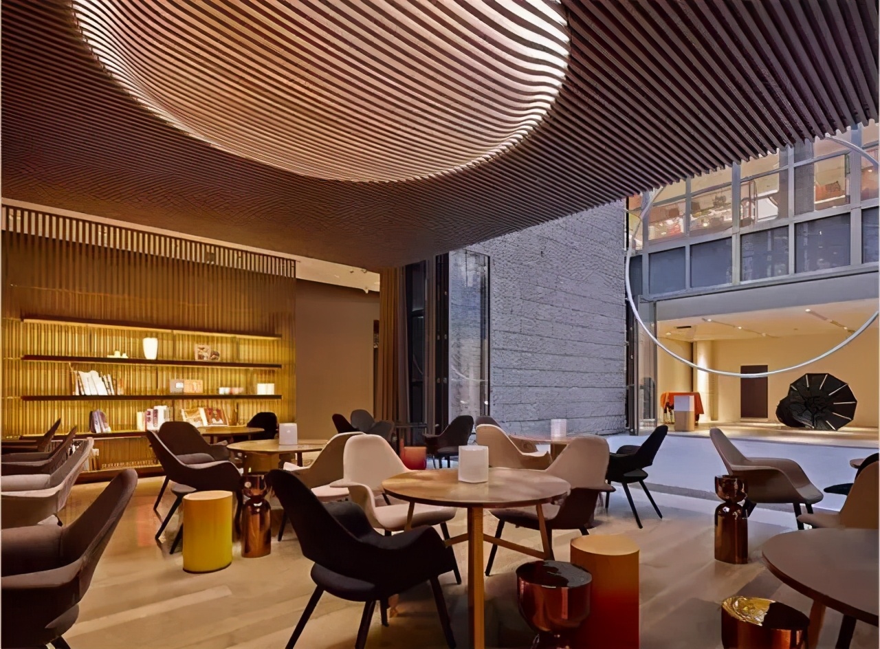 大牌下凡,LV开始卖咖啡了!P.S.日本最大LV旗舰店美翻了