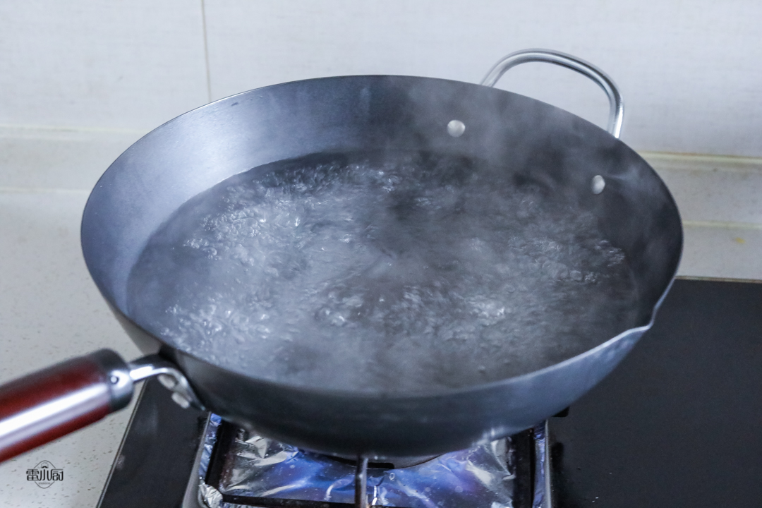用过的铁锅怎么不粘锅妙招,铁锅第一次用怎么处理才不会粘锅