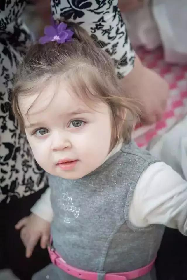 一个普通的上班族起早贪黑,一个打工人四处奔波