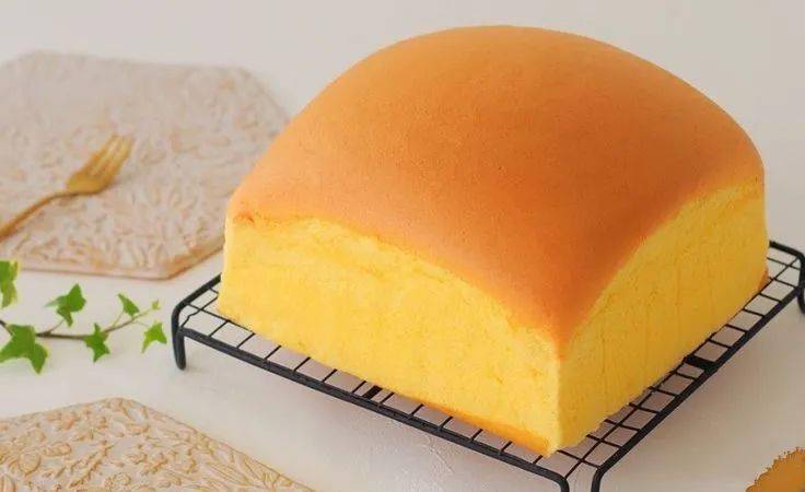 火爆街头的古早蛋糕vs贵族糕点长崎蛋糕，究竟哪个更胜一筹？