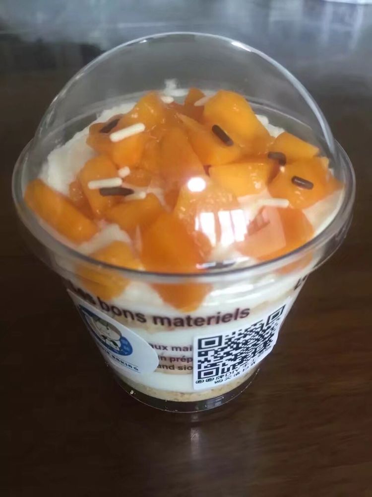 我陪女儿做烘焙年入20万女儿上了报我也成网红