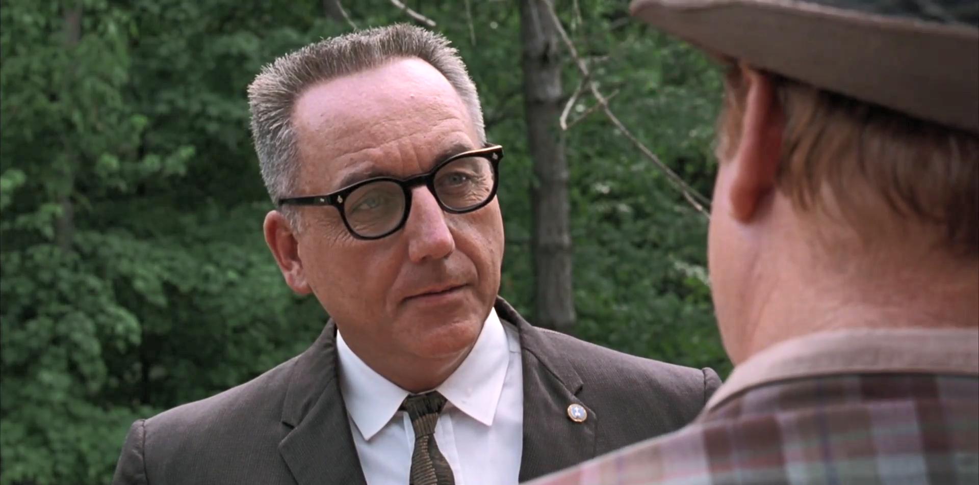 肖申克的监狱生活,肖申克的救赎监狱长贪污片段