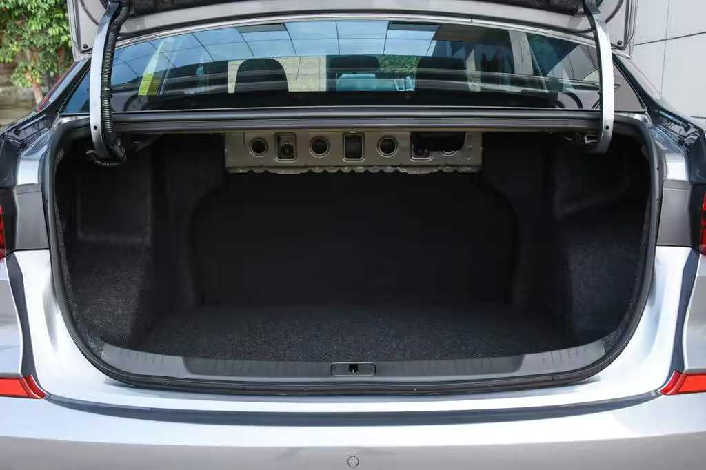 雪佛兰科鲁泽1.0t轻混试驾视频,有颜有实力测试雪佛兰科鲁泽