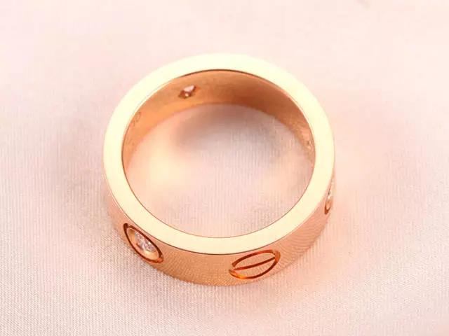 对付女人,没有一件珠宝解决不了的!