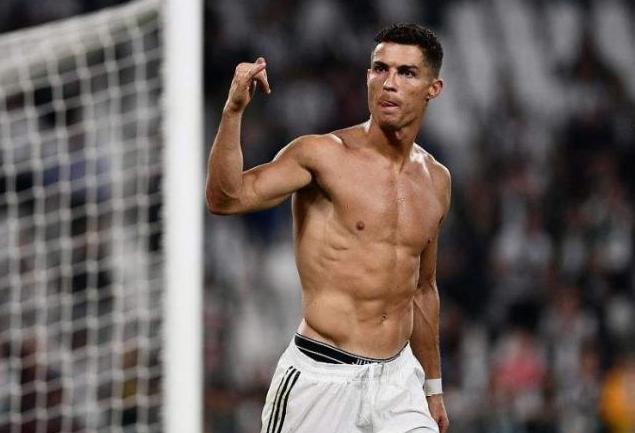 c罗的腹肌训练视频下载,足球运动员c罗体能训练