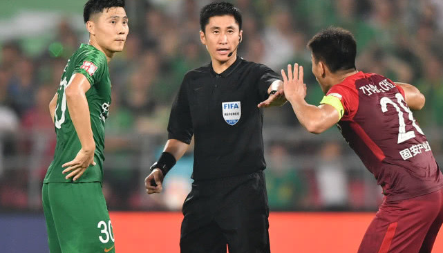 中超金哨5次关键判罚惹争议,中超裁判判罚引热议