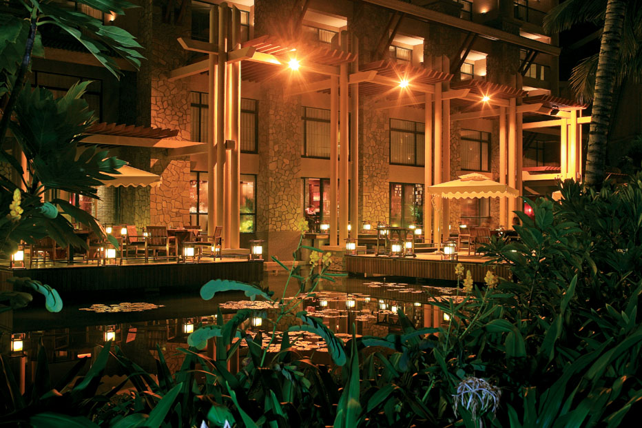 三亚希尔顿酒店多少钱一晚,三亚六月适合旅游度假吗