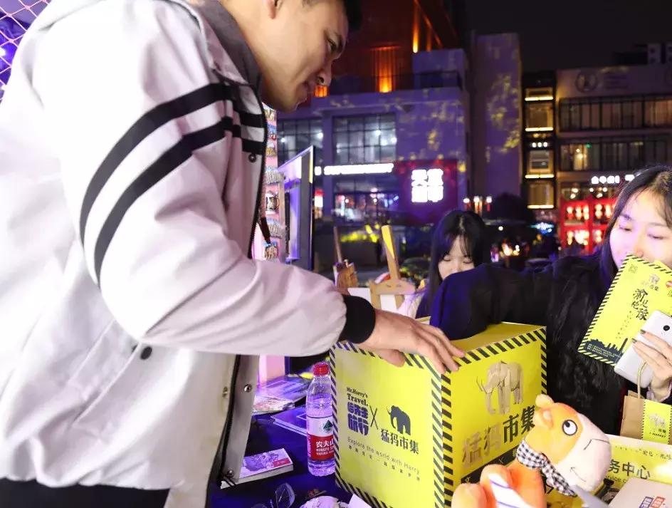 一个人出去有点无聊,一个人出去玩无聊吗