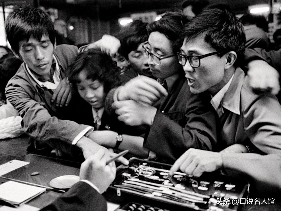 沈阳妇女拿3斤黄金去银行换钱,1980年一妇女拿三斤黄金