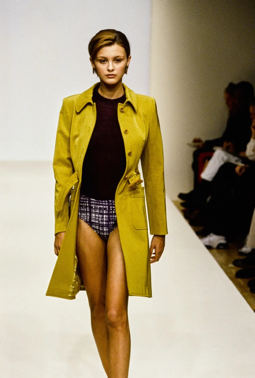 不了解Prada的“丑”，你对它的印象也许还停留在电影里