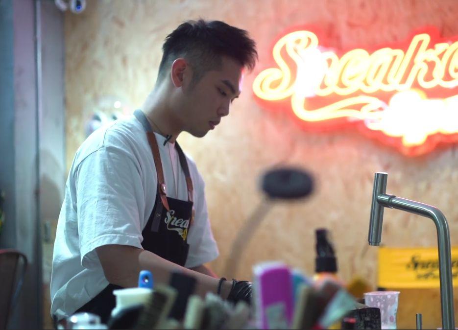 抖音万能修复神器，泡面真的能补鞋吗？专业球鞋修复师这么说