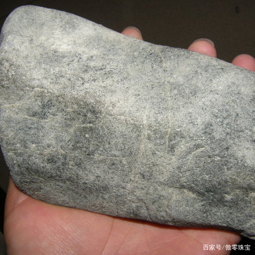 怎样鉴别翡翠原石真假视频,直播挖翡翠原石真假