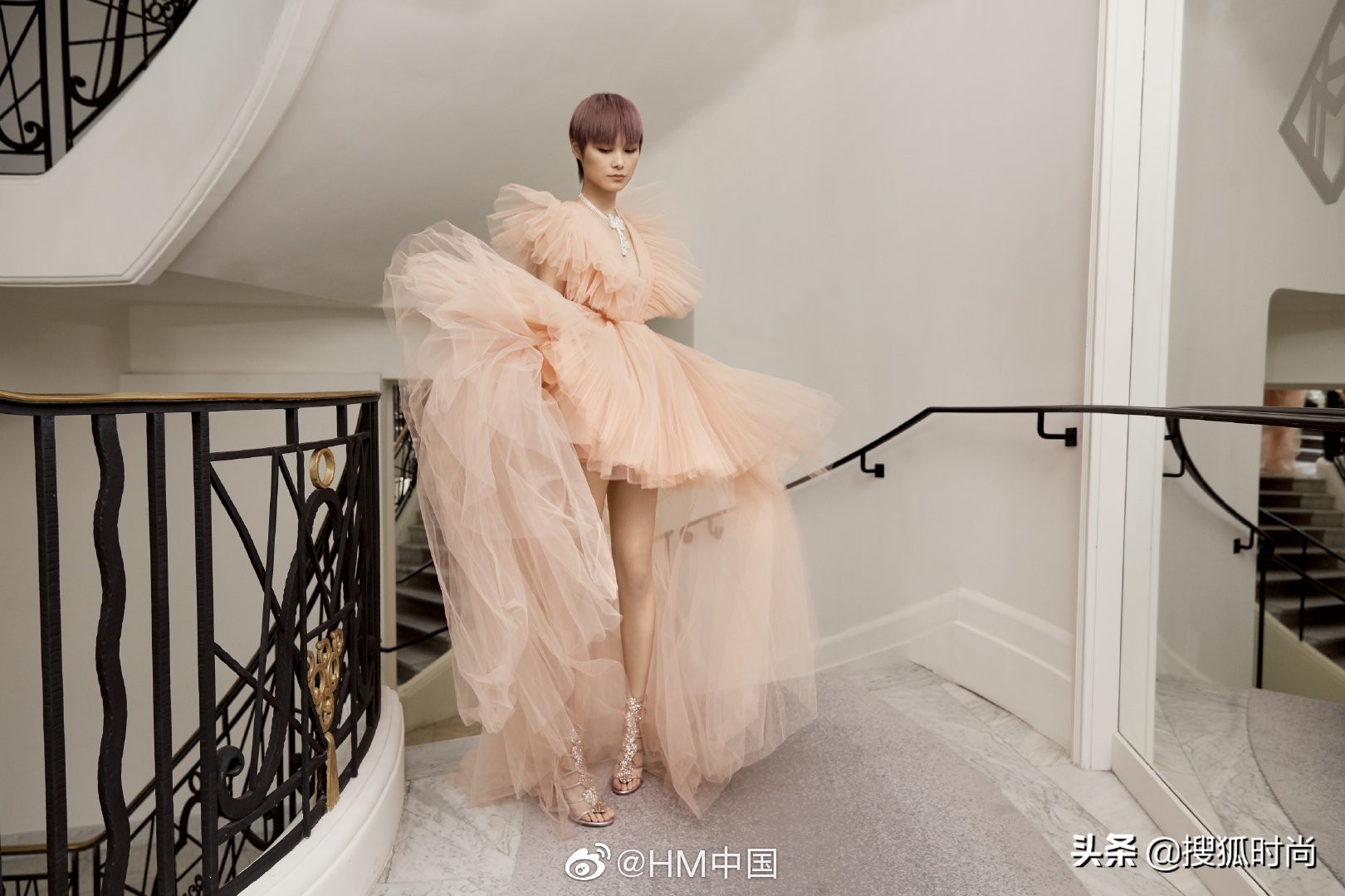 蔡徐坤时尚事件,蔡徐坤蕾哈娜