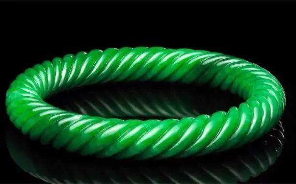 翡翠手镯正圈和圆条的区别,翡翠手镯有空心的吗